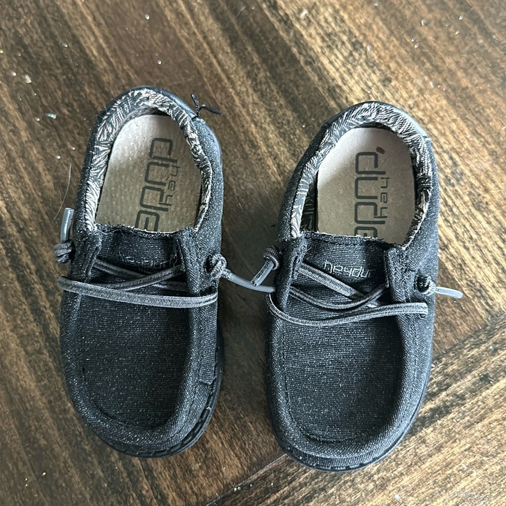 Toddler hey dudes